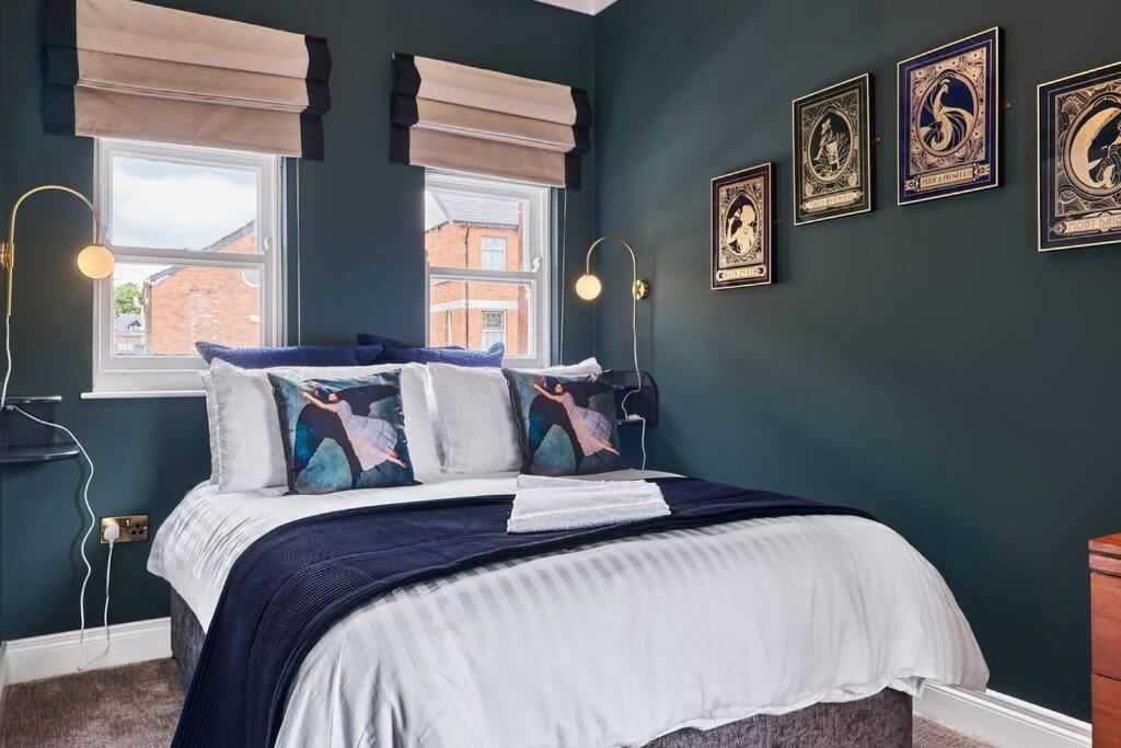 The Snug @ Clarence * Derry